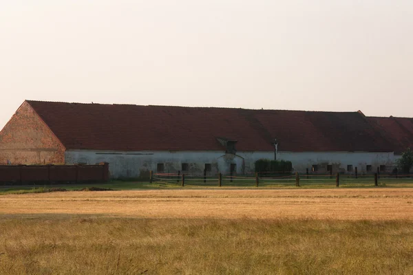 Bâtiment ferme en brique — Photo