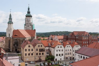 Onüçüncü yüzyıl Kilisesi ve Zlotoryja eski şehirde bir parçası.