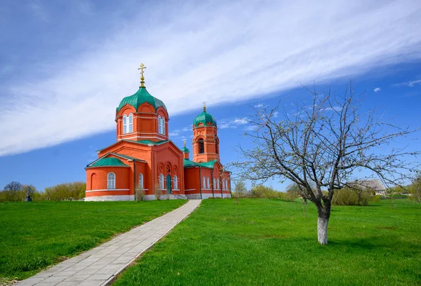 Rusya 'nın başkenti Monastyrshchino yakınlarındaki Kulikovo Field' daki taş kilise. Efsaneye göre, 1380 'deki savaştan sonra ölen Rus askerleri defnedildi..