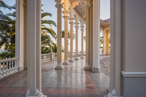 Ghagra Colonnade Oszlopai Márványpadlója Naplementekor Történelmi Építészeti Struktúra Tenyérrel Nyitja Stock Kép