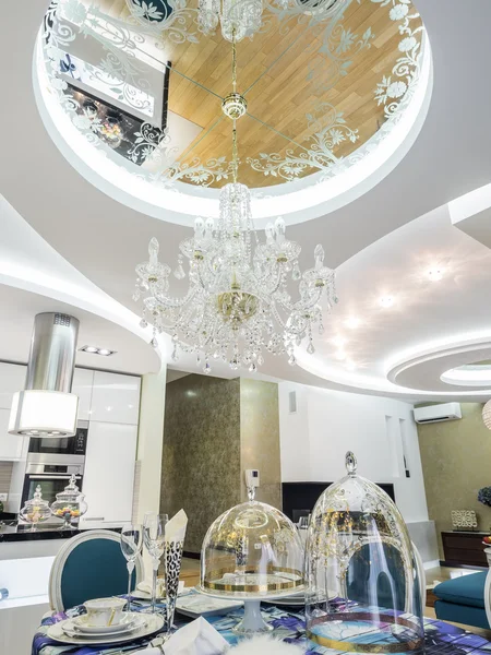 Tavan tasarımı ve aydınlatma