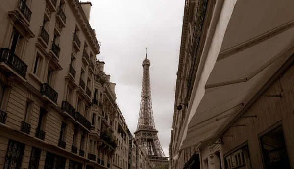 Eifel Torony Épületekre Néző — Stock Fotó