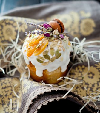 Paskalya dekore edilmiş Ukrayna kek 