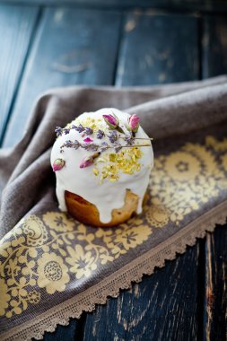 Paskalya dekore edilmiş Ukrayna kek 