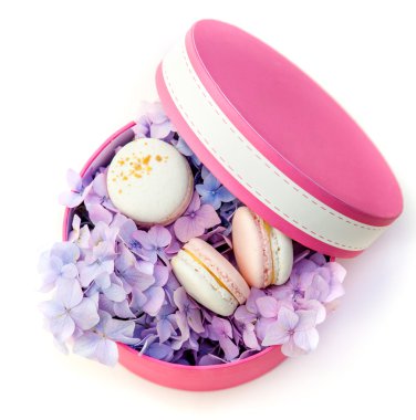 macarons kutusunda çiçekli