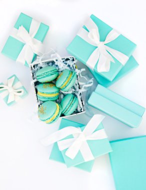 hediye kutuları ve macarons