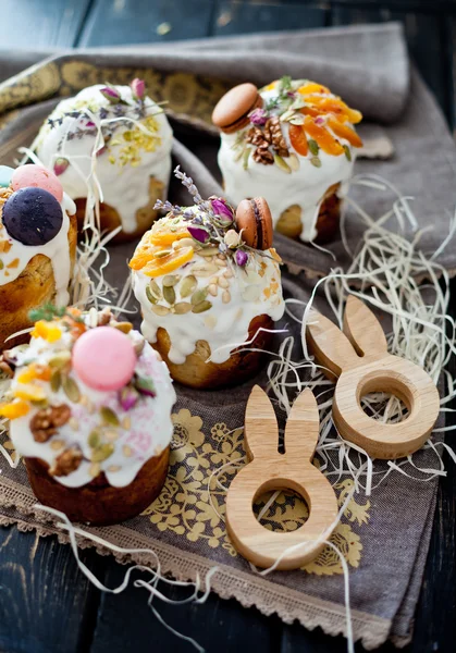 Ostern ukrainisch dekorierte Kuchen — Stockfoto