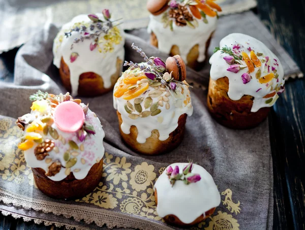 Paskalya dekore edilmiş Ukrayna kek