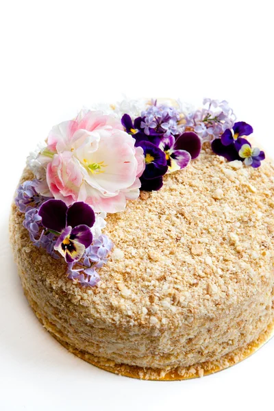 Çiçeklerle süslenmiş Napolyon kek