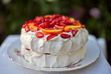 Pavlova kremalı kek