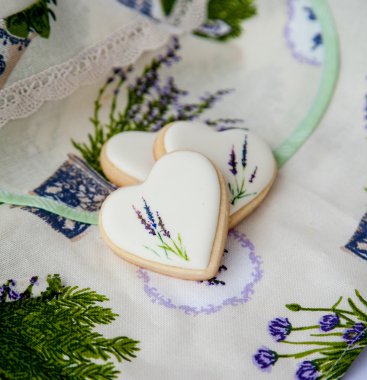 Beyaz sır ile tepesinde tanımlama bilgileri