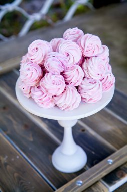 kek standında berry marshmallow