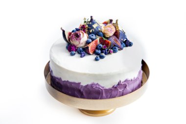 kek dekore edilmiş yaban mersini