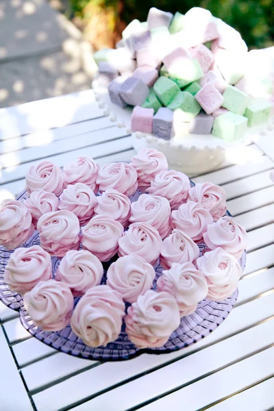 hatmi tatlı masasında