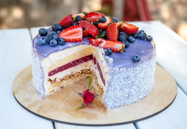 Delicioso bolo fatiado — Fotografia de Stock