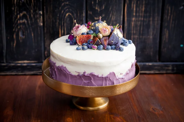 kek dekore edilmiş yaban mersini