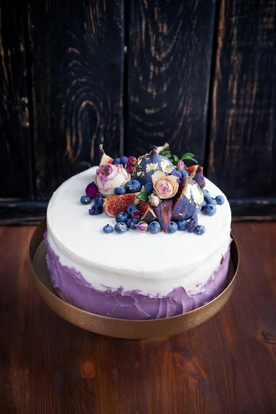 kek dekore edilmiş yaban mersini