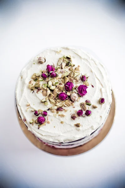 Kuchen mit trockener Teerose — Stockfoto