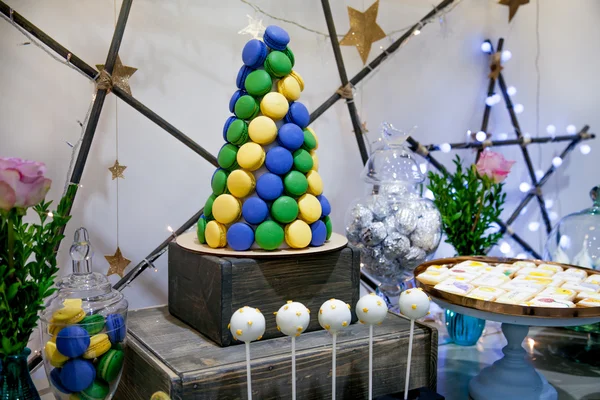 Barre chocolatée décorée avec des étoiles — Photo