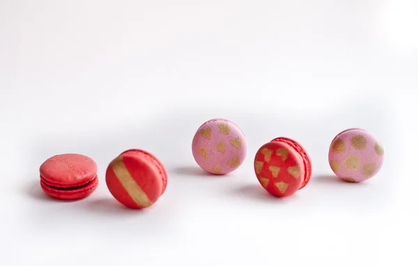 Macarons con acentos de corazones dorados — Foto de Stock