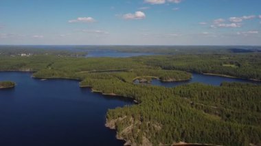 Finlandiya 'nın Puumala bölgesindeki Saimaa Gölü' nün havadan görünüşü.