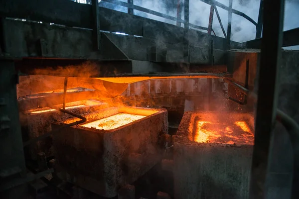 Metal Líquido Nos Moldes Por Máquina Carrossel Siderurgia — Fotografia de Stock