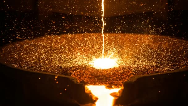 Yay Fırınından Sıvı Metal Dökülüyor Sinemagraf — Stok video