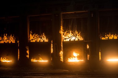 Açık Ocağın fırın çalışma çok nadir görünümünü kapat