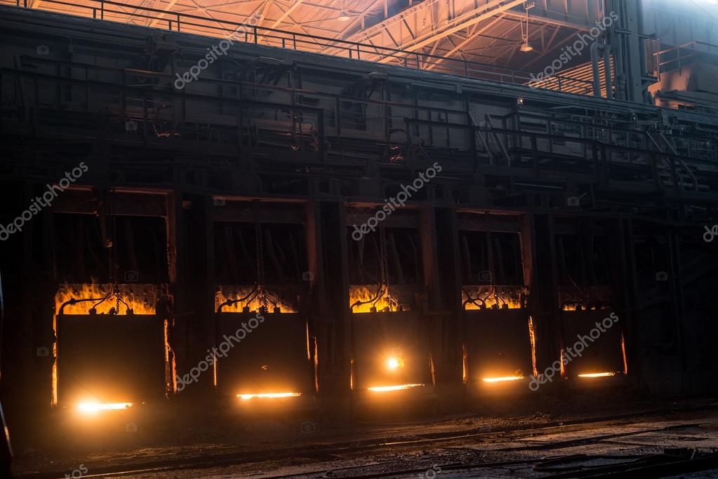 bardzo rzadki widok blisko pracy piec martenowski — Zdjęcie stockowe