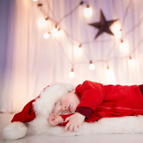 Mignon bébé Père Noël dormir — Photo