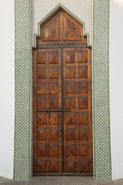 Puerta de entrada a la mezquita, foto tomada en la ciudad de Agadir en Marruecos — Foto de Stock