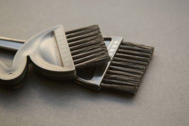 Kuaförlerde kullanılan saç boyası için siyah fırçalar. Yüksek kalite fotoğraf