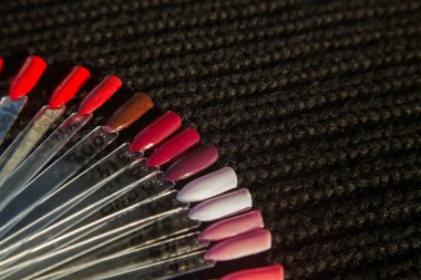 Siyah arkaplanda jöle rengi paleti. 