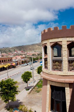 Okyanusta deve ve kamyoncular, Fas 'ta fotoğraf.