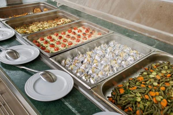 Foto Berbagai Makanan Pada Prasmanan Hotel — Stok Foto