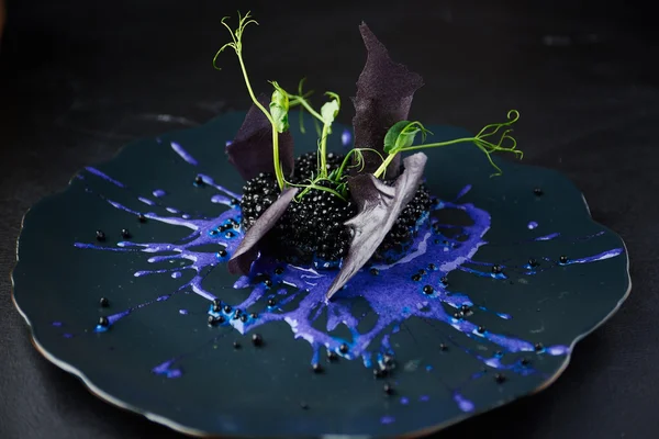 Risotto with cuttlefish ink and black caviar — Stock Photo, Image