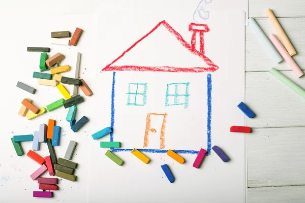 Tasarım konsepti için emlak - beyaz ve ahşap arka plan üzerine kuru pastel renk. Üstten Görünüm.