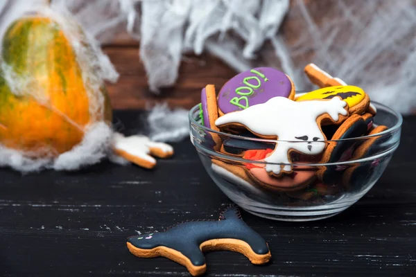 Schüssel mit Halloween-Plätzchen — Stockfoto