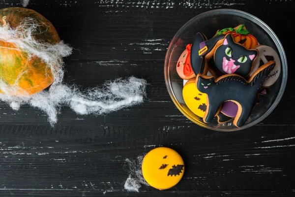 Visão superior na tigela de biscoitos de Halloween — Fotografia de Stock