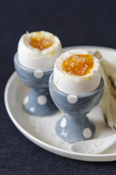 Pirítós és a vaj, a reggeli tülekedés tojás — Stock Fotó