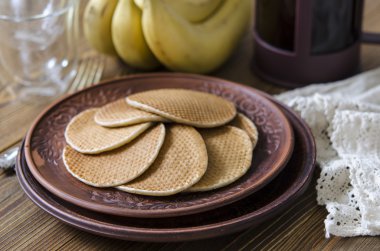 Kahvaltıda muzlu pankek   