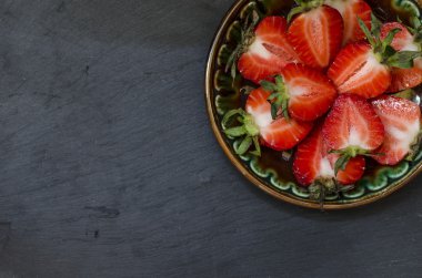 Bahar kırmızı çilek    