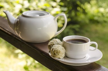 Domalan yulaf ezmesi avokado Hindistan cevizi kireç ve fıstık ezmesi ile  