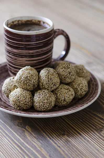 Tartufi di ceci con cioccolato e semi di sesamo — Foto Stock