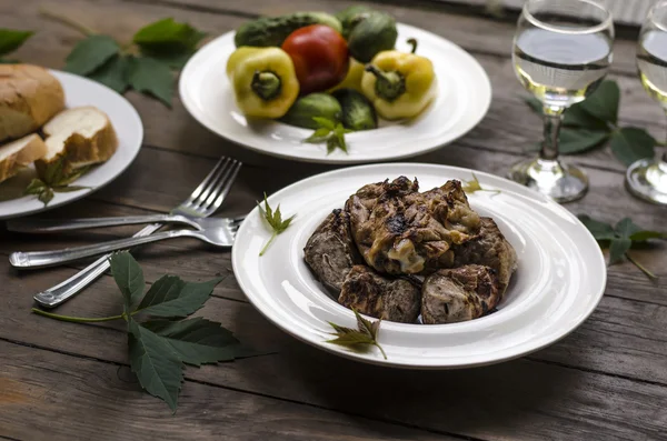 Picknick grill med grönsaker och bröd — Stockfoto