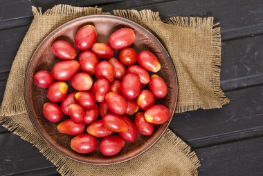 kiraz domates ve kağıt  