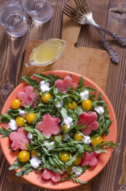 Kiraz domates krem peynir ve karpuz Roka Salatası   