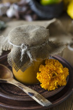 Ev yapımı havyar sebze - kabak, kabak, domates, soğan, havuç, biber ve sıcak biber  