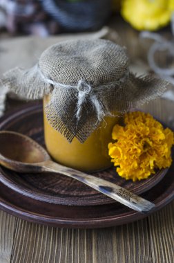 Ev yapımı havyar sebze - kabak, kabak, domates, soğan, havuç, biber ve sıcak biber  