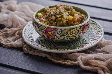 Sote sebzeler kabak patlıcan domates biber soğan sarımsak patates ve Yeşiller  